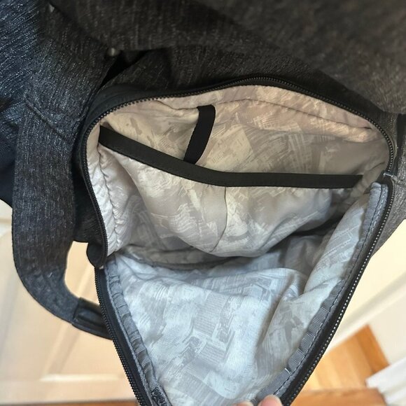 Lululemon city sweat duffle bag gray weekender gym bag 34L - Picture 10 of 11